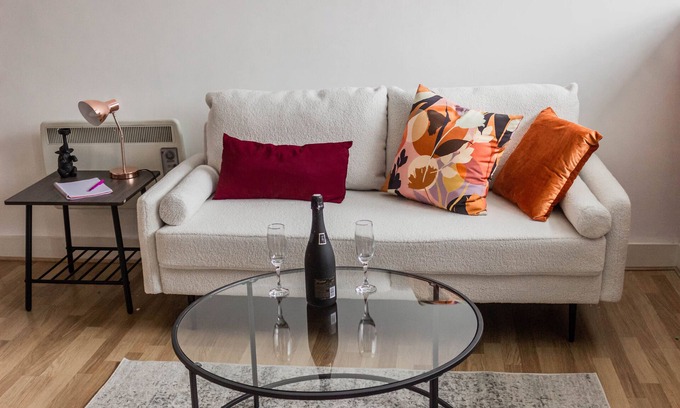 St. Thomas Apartment | Urban Comfort: Stylish 2-Bed Apartment