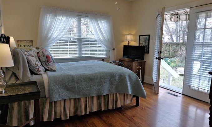 Downtown Little Rock Bed & Breakfast | Urban Cottages