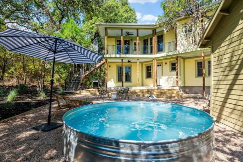 Travis Heights House | Urban Cowboy Villas - Heart of 704