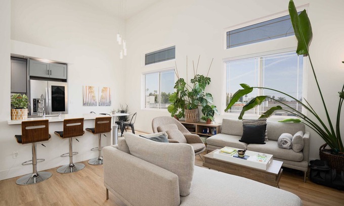 Pico-Union Condo | Urban Garden Oasis in Koreatown - High Ceilings, Modern Amenities, Live Plants