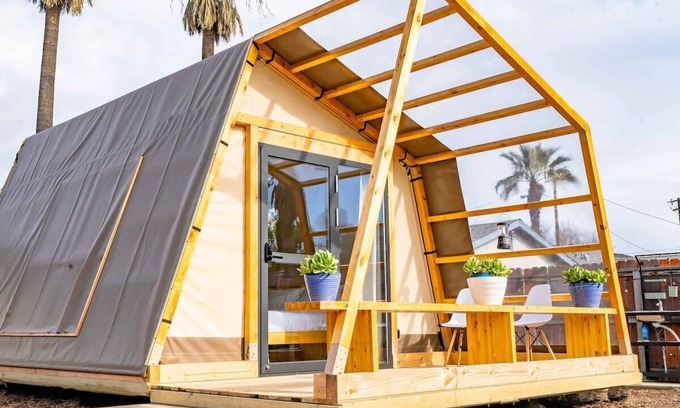 Bonita Cabin | Urban Glamping Oasis: Comfort & Adventure Combined