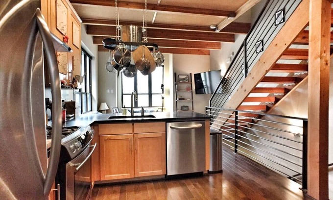Green Lake House | Urban Green Lake Gem – Modern 2BR Retreat | Block to Lake + Easy FIFA Access