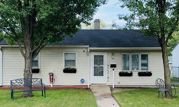 Hammond House | Urban Home near 80/94
