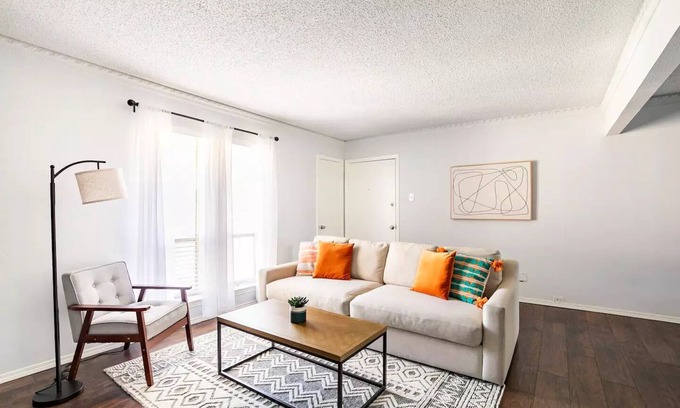 Northeast Dallas Condo | Urban Oasis - 2 Bedroom/2 Bathroom Condo in Central Dallas