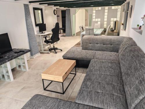 Schiedam Apartment | Urban Oasis - BIG stylish Apartment