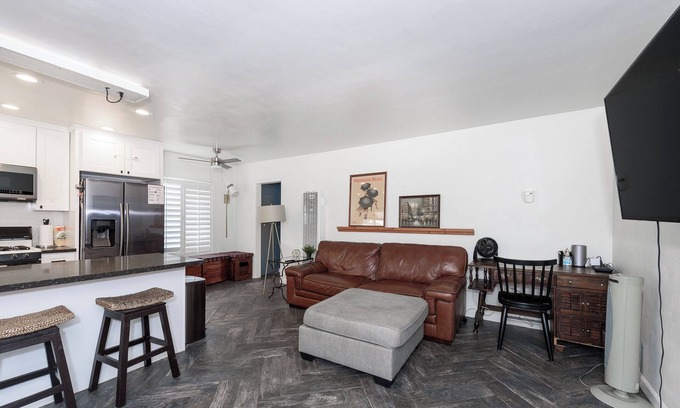 Corridor Condo | Urban Oasis, Cozy 1-bedroom condo with Large Kitchen in amazing San Diego
