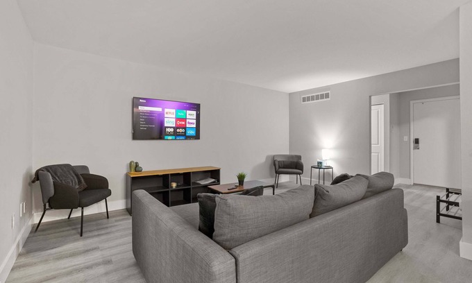 Rochester Apartment | Urban Oasis Sleek, Cozy & Well-Located
