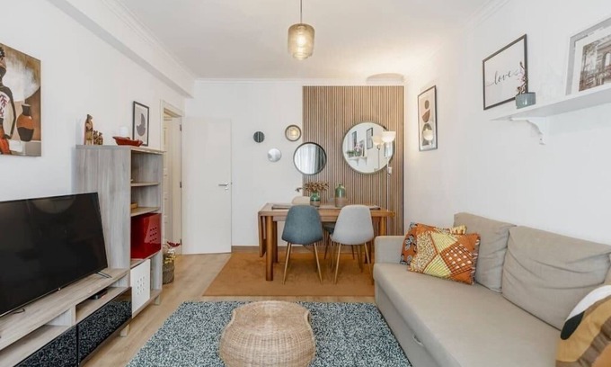 Carvoeira Apartment | Urban Retreat Queluz
