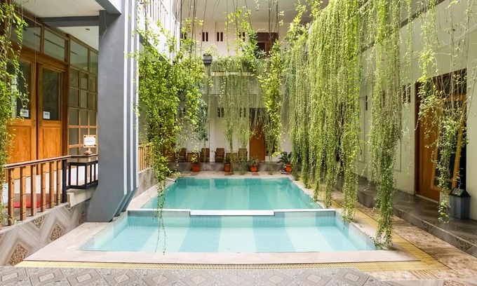 Baturetno Hotel | Urbanview Hotel Blok O International by RedDoorz