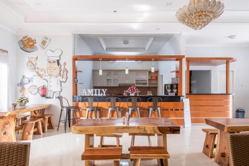 Lembang Hotel | Urbanview Hotel One Family Maribaya by RedDoorz