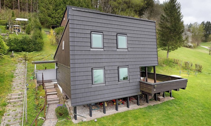 Lossburg Apartment | „Urlaub im Häusle“with covered terrace, garden and WLAN, not approved for craftsmen