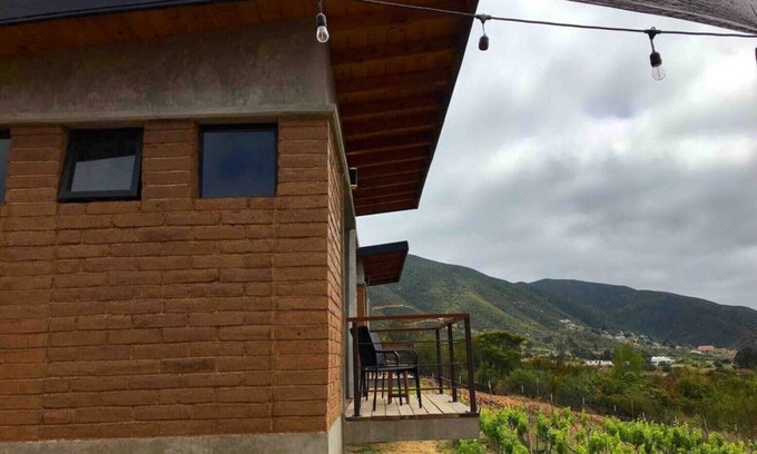 San Antonio de las Minas Cabin | UvaUva 2 | Eco-retreat. King size bed/balcony