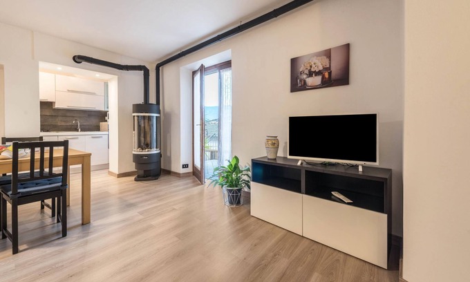 Vesio Apartment | Vacation Apartment Casa Holidays Moreli with Wi-Fi, Garden & Terrace