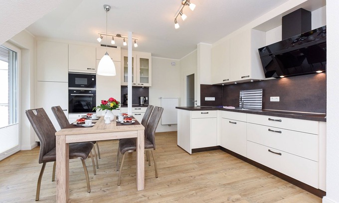 Neuharlingersiel Apartment | Vacation apartment top right - Haus Fallen Anker in Neuharlingersiel