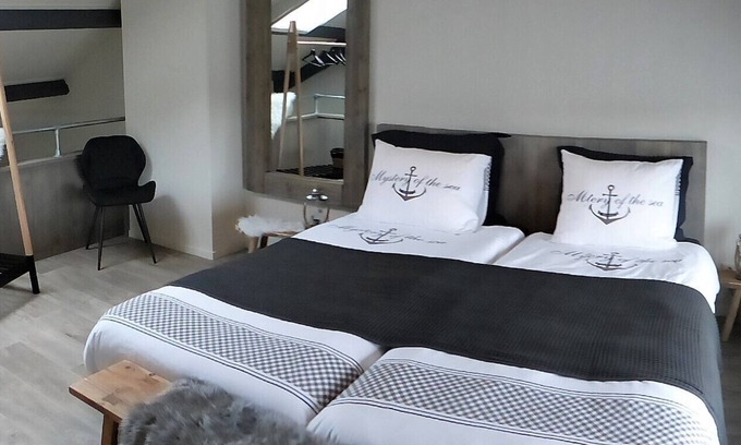 Sint-Annaland Apartment | Vacation apartment L' Ancora (port view)