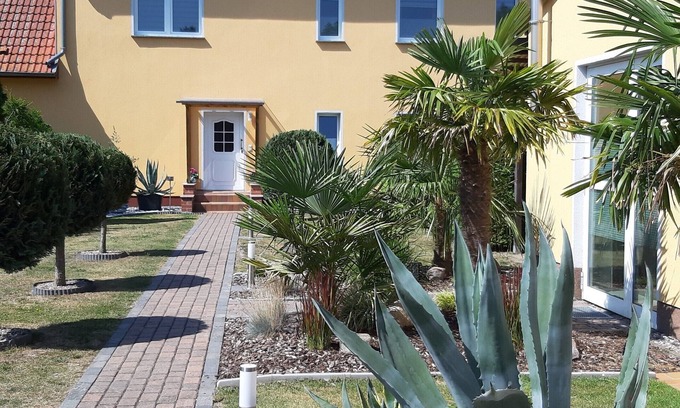 Ludwigsburg Apartment | Vacation apartment 100sqm Living 3 double beds Bedroom Kitchen Bathroom