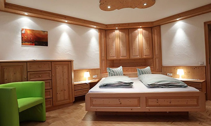 Kuestelberg Apartment | Vacation apartment 6, 170 sqm, 3 bedrooms, 3 living/bedrooms, terrace, max. 10 persons + 2 children