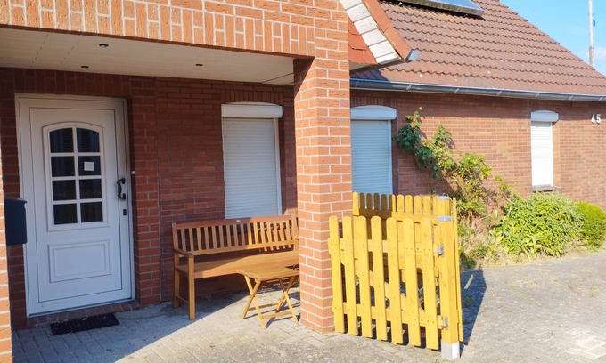 Buttforde Condo | Vacation apartment close to the North Sea with own entrance, 2 bedrooms, 2 bathrooms, living room, kitchen