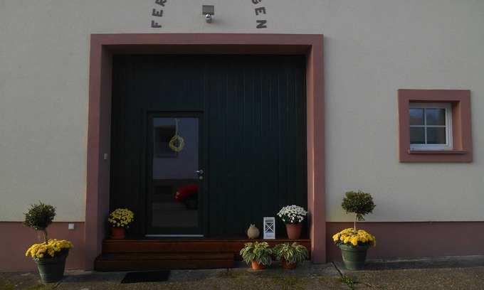 Mandelbachtal Apartment | Vacation apartment in a quiet location on the outskirts, Saarland Card Gastgeber