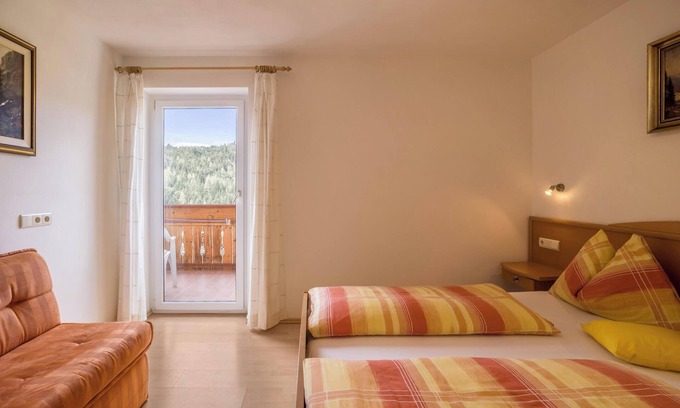 Terento Apartment | Vacation Apartment "Gitschbergblick" close to Skiing & Hiking Areas with Mountain View & Wi-Fi