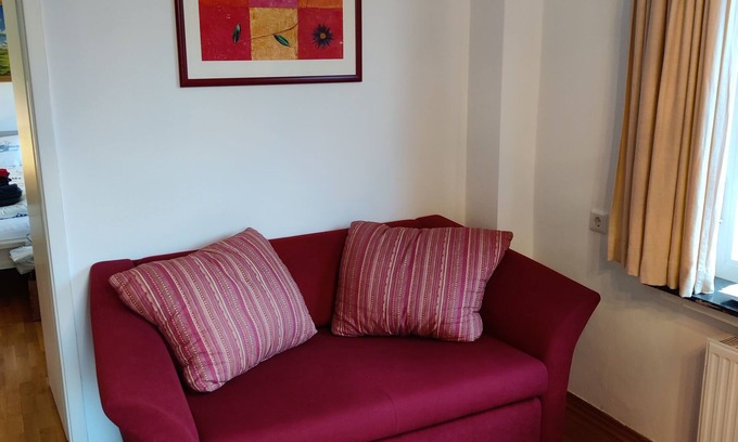 Emden Condo | Vacation apartment Jantje in Emden city center with garden directly on the canal