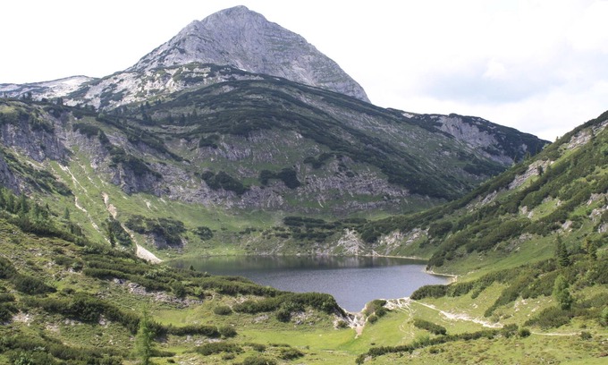 Altaussee Apartment | Vacation apartment with park-like garden in a central location