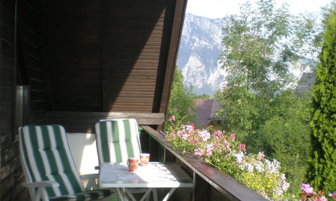 Altmuenster Apartment | Vacation apartment with balcony on the Stücklbach