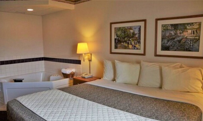 Thorp House | Vacation Day Is Always A Great Idea! Free Parking & Breakfast, Near Conway Park