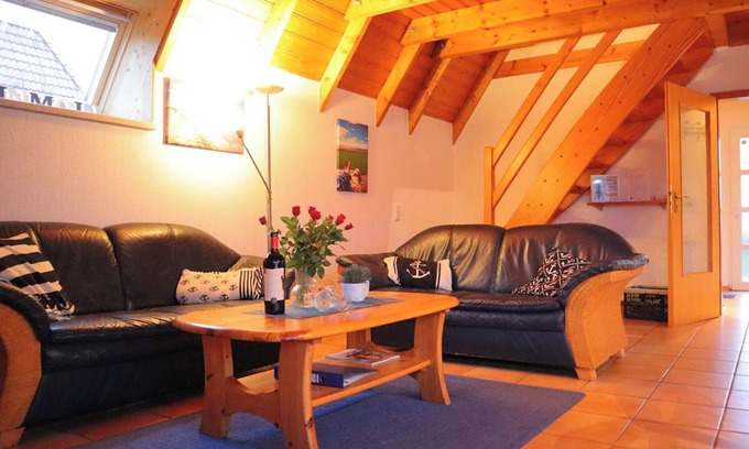 Dorumer Neufeld House | Vacation home "MoinMoin" - Experience maritime charm on the Wurster North Sea coast!