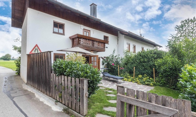 Gstadt am Chiemsee House | Vacation Home "Zuhaus am See" with Mountain View, Sauna, Wi-Fi and Garden
