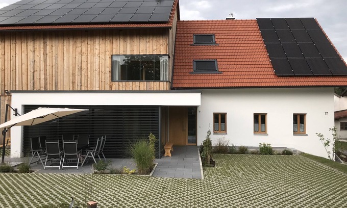 Innernzell House | Vacation home, 200sqm, family-friendly, large sauna, garden and e-charger