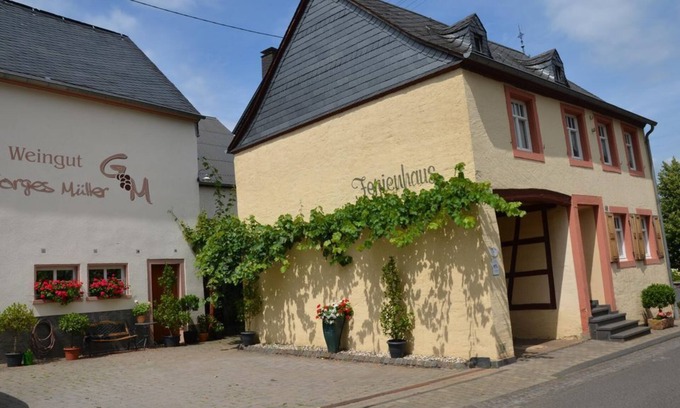 Burgen House | Vacation home "Am Frohnbach" - 4-bed apartment