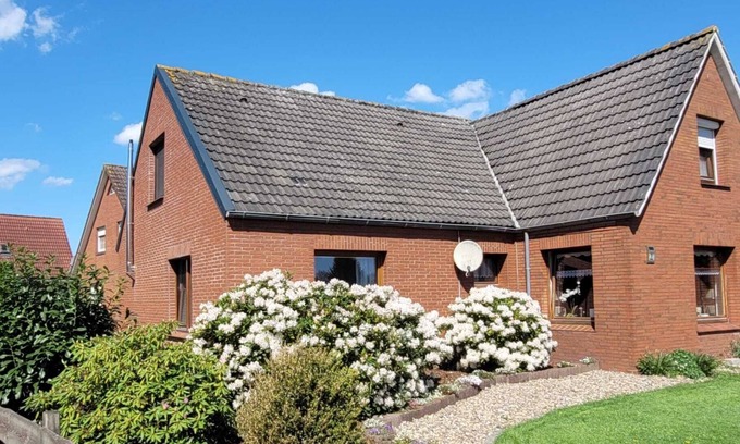 Rysum House | Vacation home Appeltuun in picturesque Rysum