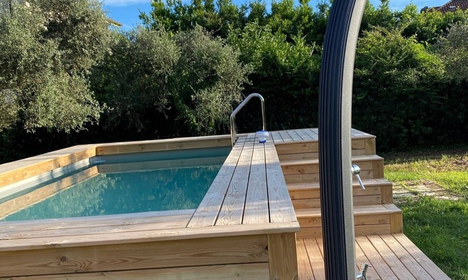 Luni House | Vacation Home "Casa Degli Zii Appartamento Guido" with Shared Terrace, Balcony & Wi-Fi