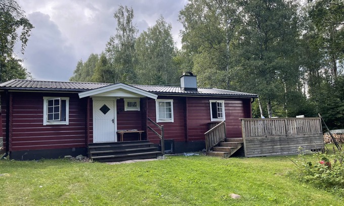 Virserum House | Vacation home directly on the lake, boat, sauna