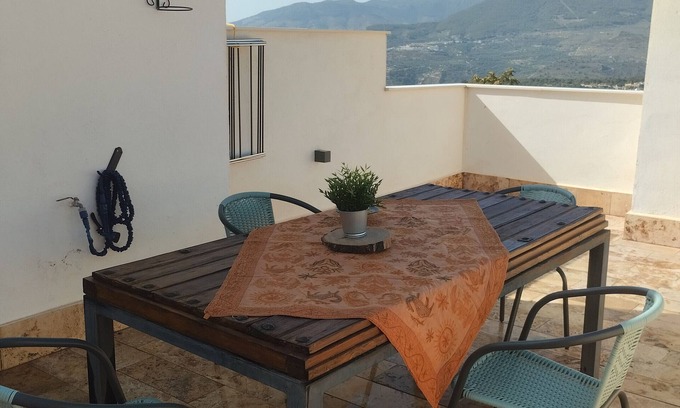 Murchas House | Vacation Home "El Valle Verde" with Mountain View, Private Terrace & Wi-Fi