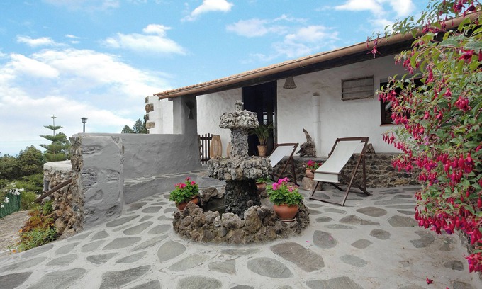 Cueva del Viento House | Vacation Home 'Rosalía' with Sea View, Terrace & Wi-Fi