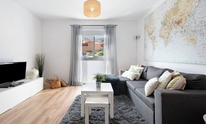 El Guincho Apartment | Vacation Home "Casa Tatiana Vacacional" with Mountain View & Wi-Fi