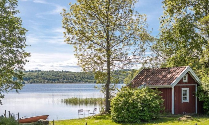 Kaxholmen House | Vacation home Kaxholmen (SND112) in Huskvarna - 3 persons, 1 bedrooms