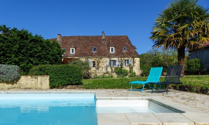 Sainte-Mondane House | Vacation Home "Le Bonheur Dans Notre Pré" with Private Heated Pool & Terrace & Wi-Fi
