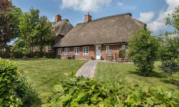 Dagebuell House | Vacation Home "Luis - Hus" with 2 Private Terraces, Private Garden & Wi-Fi