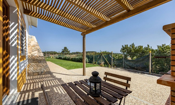 Camarate House | Vacation Home Monte do Tanoeiro - Casa Nova with Wi-Fi & Garden