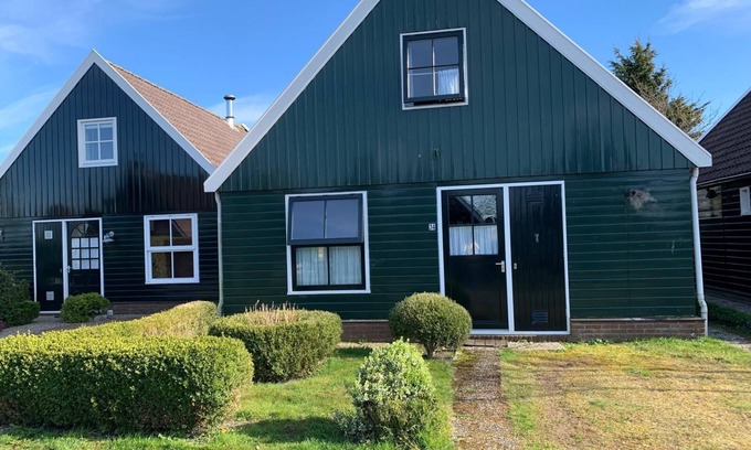 Oudeslius House | Vacation home North Holland 90sqm/2 bedrooms/parking lot/dishwasher/washing machine/WLAN/SmartTV