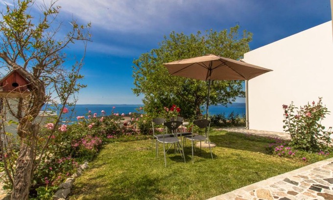 Moca House | Vacation Home Petar