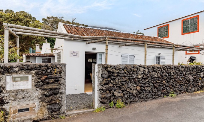 Sao Mateus House | Vacation Home "Retiro Dos Cabritos" with Sea View and Private Terrace
