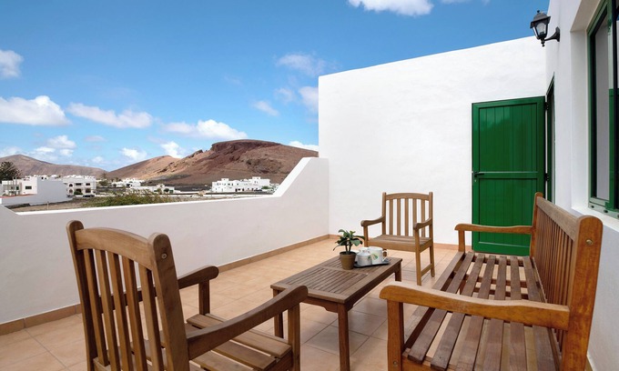 Tinajo House | Vacation Home 'San Roque' with Mountain View, Private Terrace and Wi-Fi