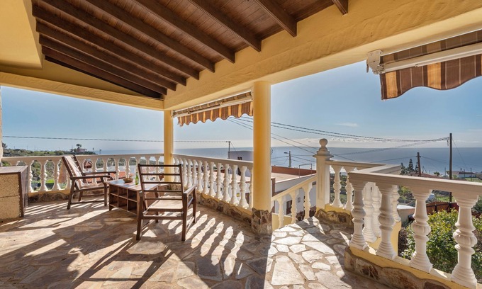 Taucho House | Vacation Home 'Tenades' with Sea View, Wi-Fi and Air Conditioning