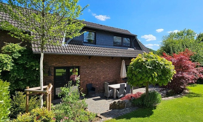 Obermaubach House | Vacation home "Tobi's Eifelhaus", 120 sqm, terrace, garden for up to 6 people