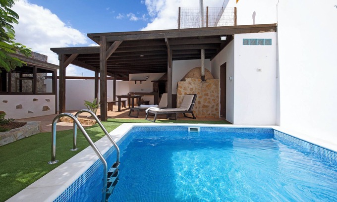 Betancuria House | Vacation Home "Villa Antonia" with Pool, Wi-Fi, Terraces & Garden