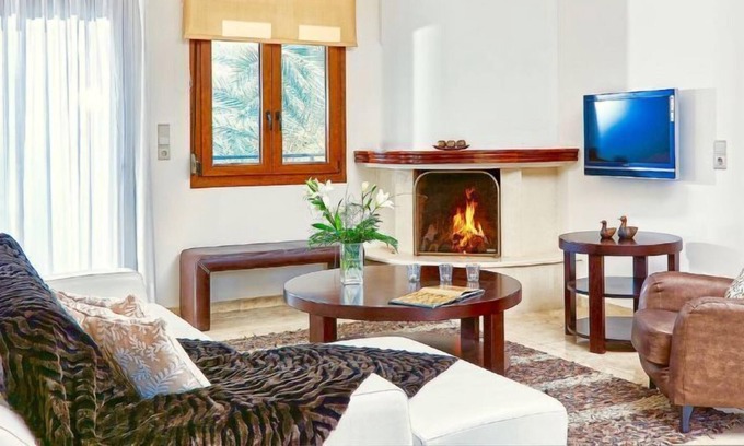 Karteros House | Vacation home Villa Karteros in Karteros - 10 persons, 5 bedrooms
